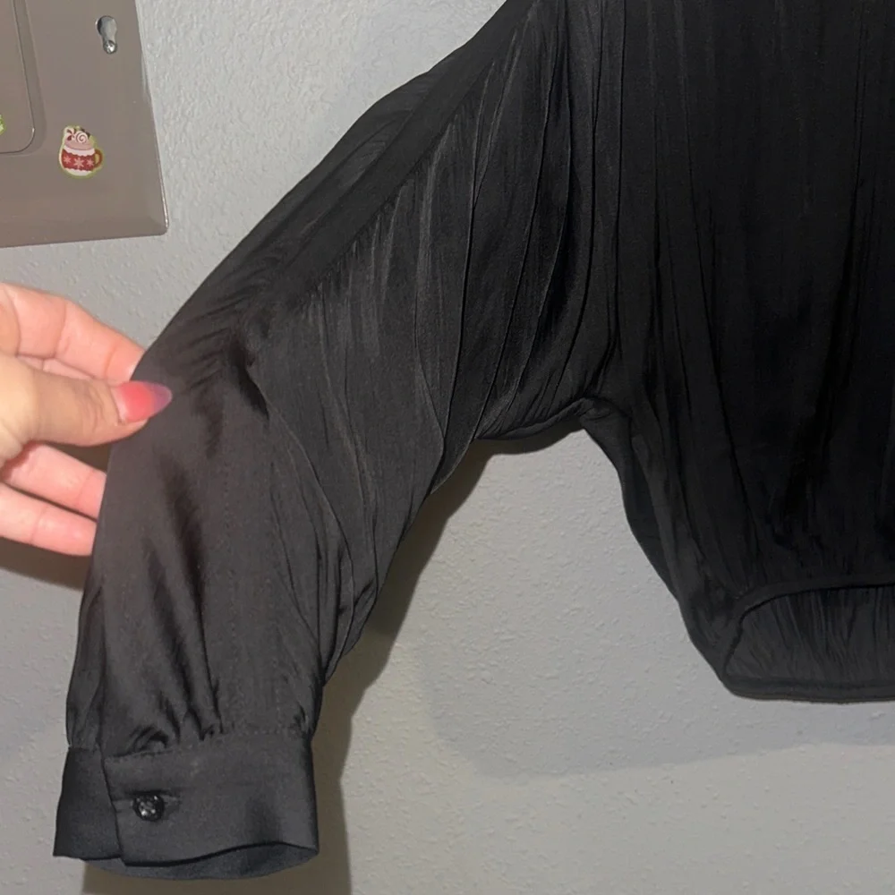 Calvin Klein Elegant Black V-Neck Blouse